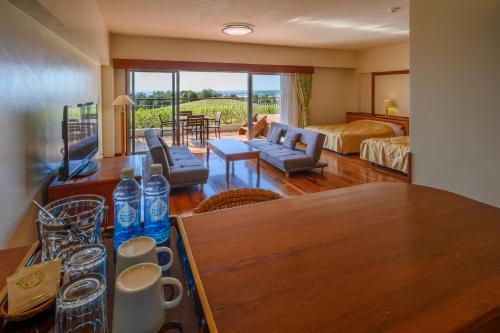 room detail thumbnail 2