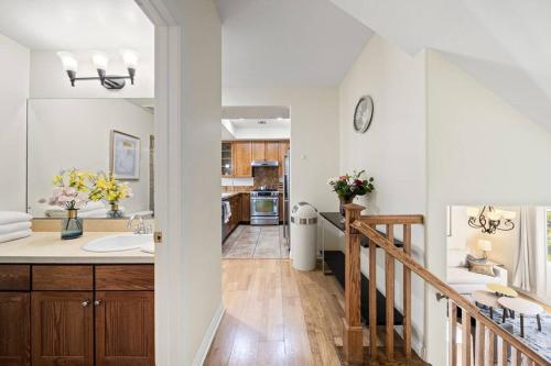 köök, 4Bed 3Bath Modern Townhouse - Four bedrooms near Pasadena, LA in Duarte (CA)