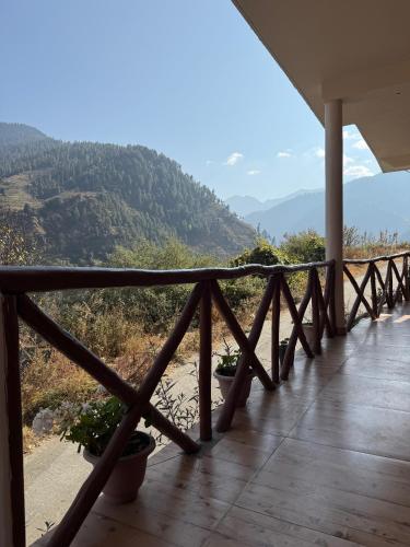 Skats, The VOID - Tirthan Valley in Gushaini