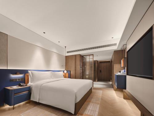Deluxe King Room image 4