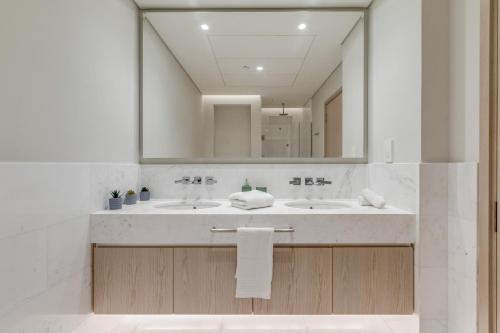 Luxury Palm Tower Studio Apartments with Pool and Fantastic Sea View, Dubai (photo 9)