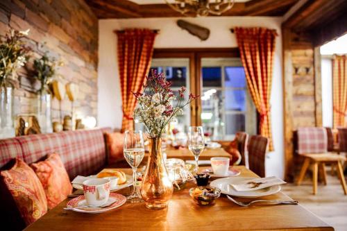 Food and beverages, LODGE HOTEL Winterberg in Winterberg