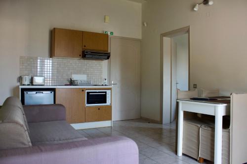 Kitchen, Notos Luxury Studios in Katelios