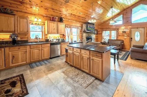 Kitchen, Sugar Camp Cabin 3424 in Pigeon Forge Suburbs