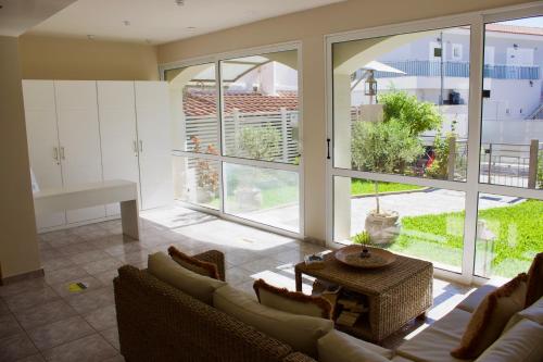 Facilities, Notos Luxury Studios in Katelios