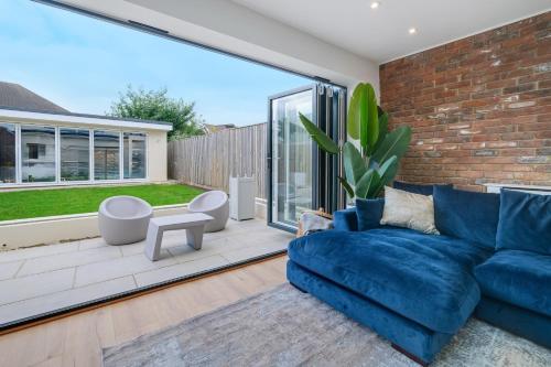 Stunning 6-Bed House with Games Room | Garden | Near Pinewood | Iver - image 13