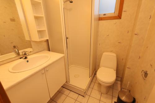 Close to city center, 900 m, 2 bedrooms, 1st floor 3