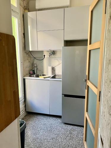 Kitchen, Studio cosy et fonctionnel en centre ville, clinique et tram a 5mn, sItuation ideale ! near Walima Resto