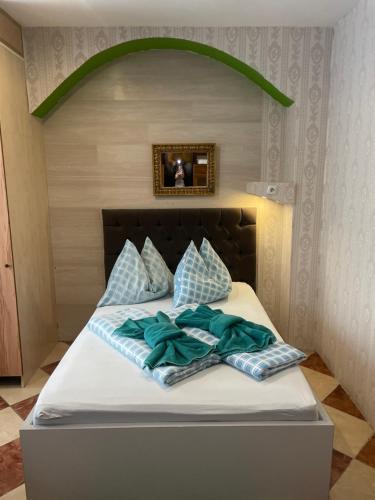 Viktoria ARTUR Room Type - Family Junior Suite