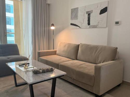 ASHRI modern Elegant apt Near Metro in Marina, Дубай (фото 2)