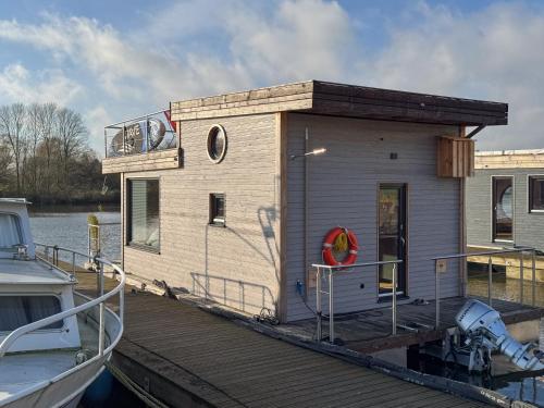Dein Hausboot OFF für deine Auszeit in Hamburg, Hamburk