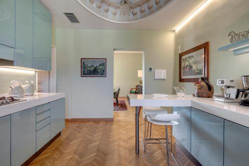 Vespucci Luxury Apartment with Amazing View by Mamo Florence - image 11