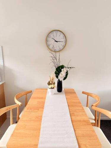 Tranquil 3 Bed Minutes To CBD And Arena, Sleeps 7 in Addington