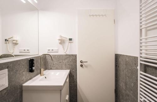 Modern Living in Friedrichshain by Sabine, Berlin (photo 7)