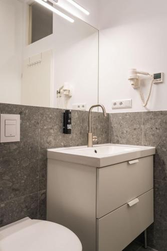 Modern Living in Friedrichshain by Sabine, Berlin (photo 8)