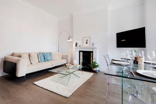 Modern and Bright Highgate Gem, Londra