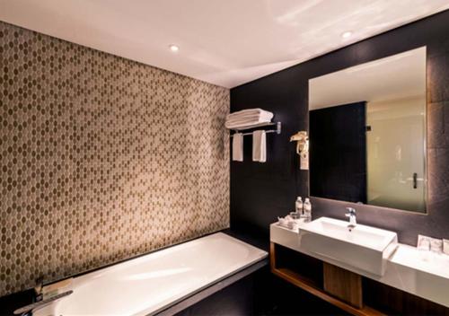 room detail thumbnail 2