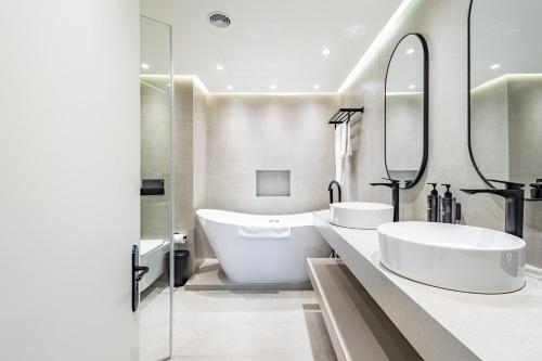 Upgraded 1BR Retreat with Iconic Burj Khalifa Views, Дубай (фото 5)