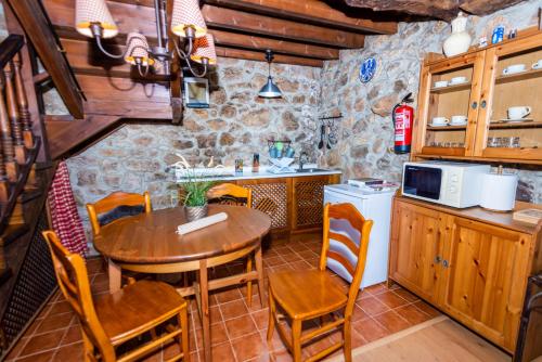 Kitchen, Casa Tenada in Pilona