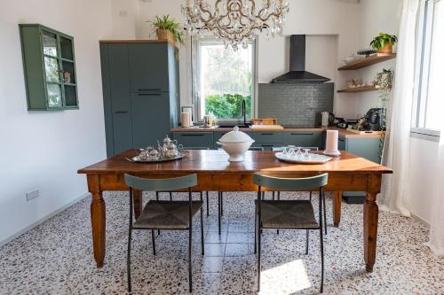 ห้องส่วนกลางสำหรับนั่งเล่น/ดูทีวี, Saranto, Maison du Charme - La Tua Oasi nel Verde dell'Emilia in คาร์ปี