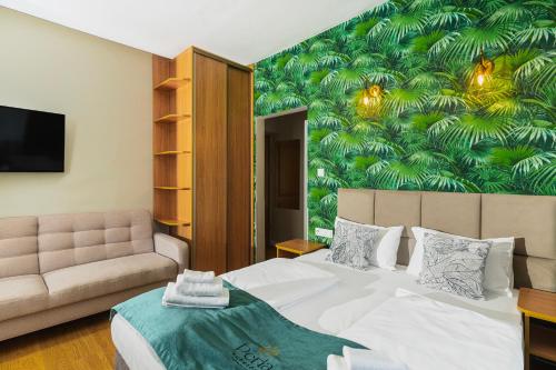 2 twin beds, 1 sofa bed