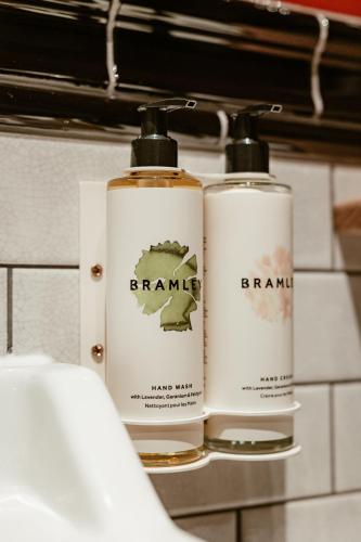 Hand & Flower - image 9