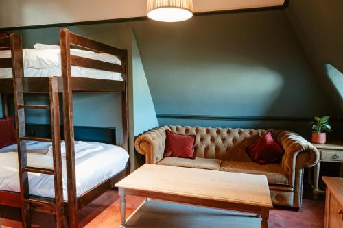 Hand & Flower - image 10