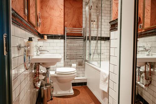 Hand & Flower - image 14