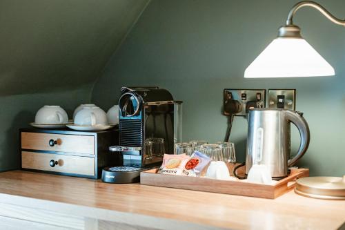 Hand & Flower - image 12