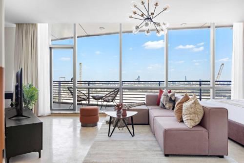 Silkhaus Vacation Homes Sky Gardens Chic Studio in DIFC Living, Dubai