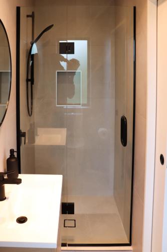 Large Bedroom with Private Bathroom Plus Shared Kitchen and Amenities, Auckland (foto 7)
