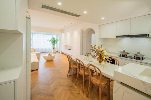 Tonight Homestay South Shanxi Road Shanghai, Shanghai (photo 5)