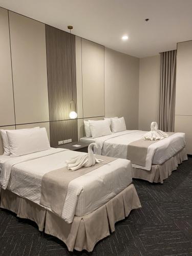 1 double bed, 1 twin bed