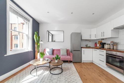 Chic One Bed City Flat, London (photo 8)