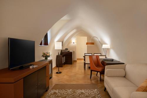 room detail thumbnail 1