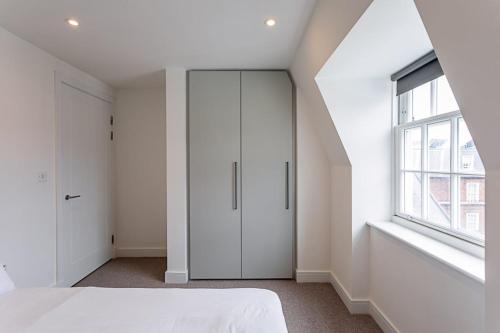 Modern and Stylish Apartment in West Kensington - image 9