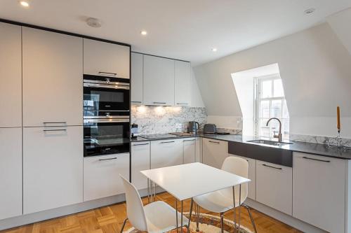Modern and Stylish Apartment in West Kensington - image 11