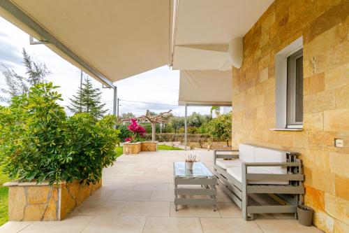 Dārzs, Eretria Shared Rooms in Magoula (Eretria)
