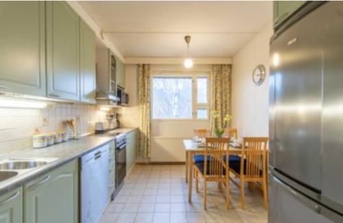 Only 9 mins from the airport 74,5 m2 apartment with free parking & beds for 7, Хельсинки (фото 4)
