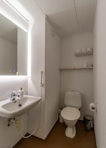 Only 9 mins from the airport 74,5 m2 apartment with free parking & beds for 7, Хельсинки (фото 7)