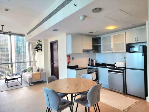 Next to METRO 1BED w/  Panoramic Lake Views