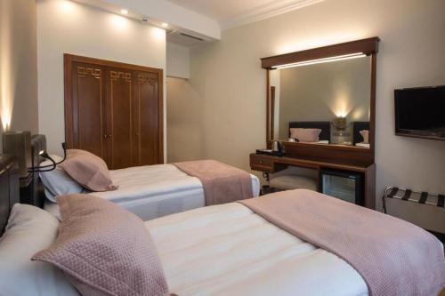Budget Double Room room in Vardar Palace Hotel - Special Category