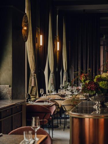 Étterem, Flaner Hotel near Nikolausz Kopernikusz Emlékműve