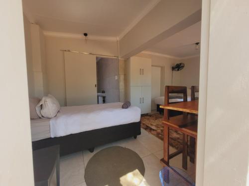 3 twin beds