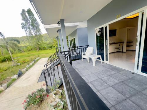 Lanta Living Garden, K. Hat Samran