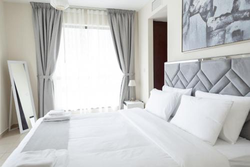 MURJAN JBR Apartments by HAPPY SEASON - image 4