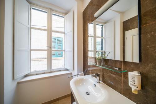 SUNce Palace Apartments with Free Parking - image 4