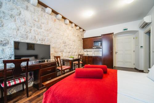 SUNce Palace Apartments with Free Parking - image 9