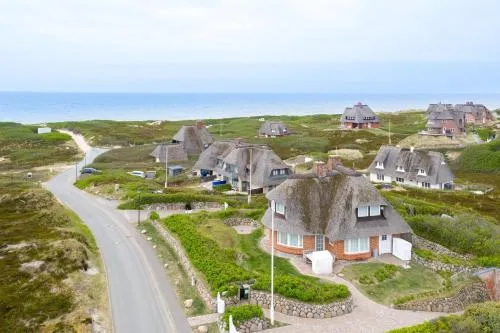 Ferienhaus Seehaus Sylt - Urlaubszauber in den Dünen mit fantastischem Meerblick in Rantum, Deutschland