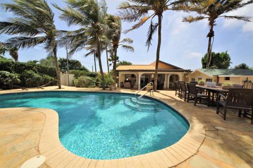 Paradera Paradise - your ultimate 5-bedroom getaway in Paradera